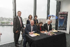 Landlife signing celebrations at IFB HUB Liverpool: Liverpool Mayor Joe Anderson, with UKTI Regional Director Clive Drinkwater, Richard Scott,(centre) National Wildlife Centre Sir Adrian Swire, Hon.President of John Swire and Sons, with Dr. Yang (back left) and Mrs.Zhou from Kunming South West China.